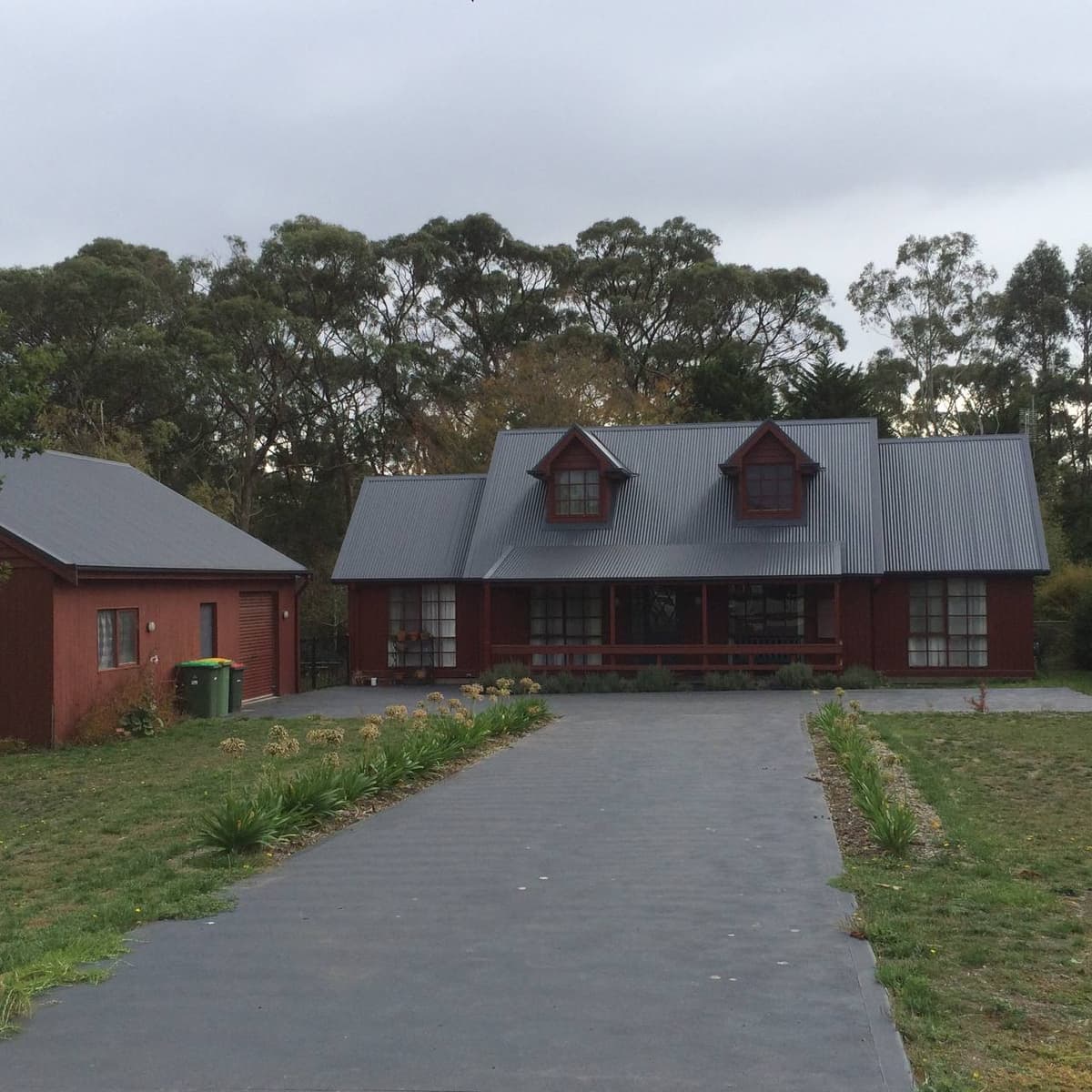 Charcoal Colorbond roof country homestead Melbourne region